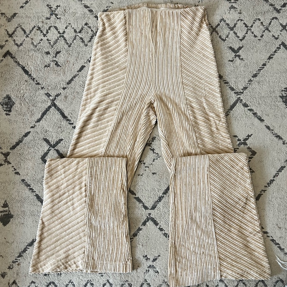 Free People Cream Slim Pull On Velvet Flare Pants. Size Small